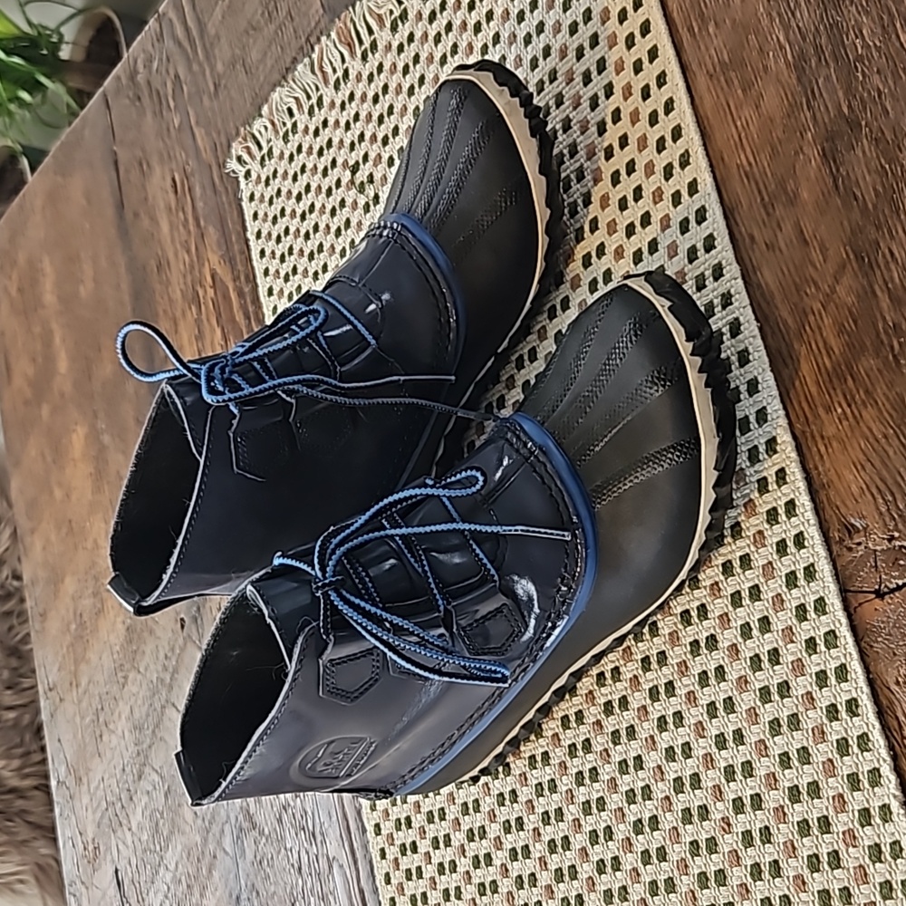 SOREL Ankle Rain Boots Size 8 Blue/Black